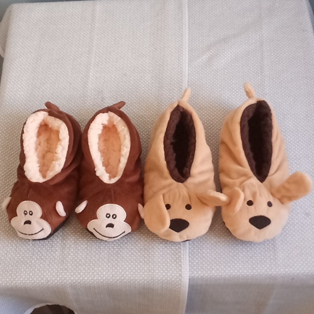 2 pair children's slippers. Dog and monkey children's size LG 3-4 - Picture 1 of 5